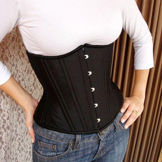 How To Wear A Corset?