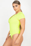 Body con escote en V y botones