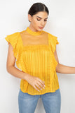 Blusa con volantes y mangas cortas