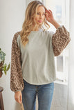 Top de manga larga liso con estampado de leopardo