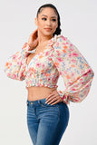 Blusa elegante con escote en forma de corazón y estampado floral fruncido