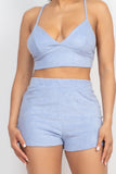 Conjunto de top tipo bralette y mini shorts de toalla de rizo