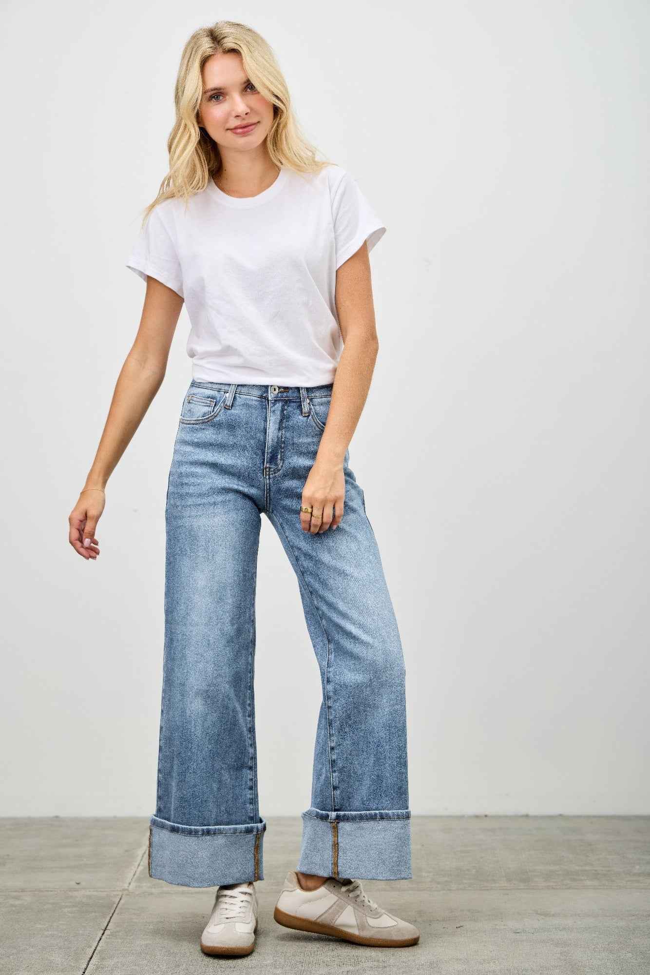 Mid Rise Cuffed Jeans With Stretch