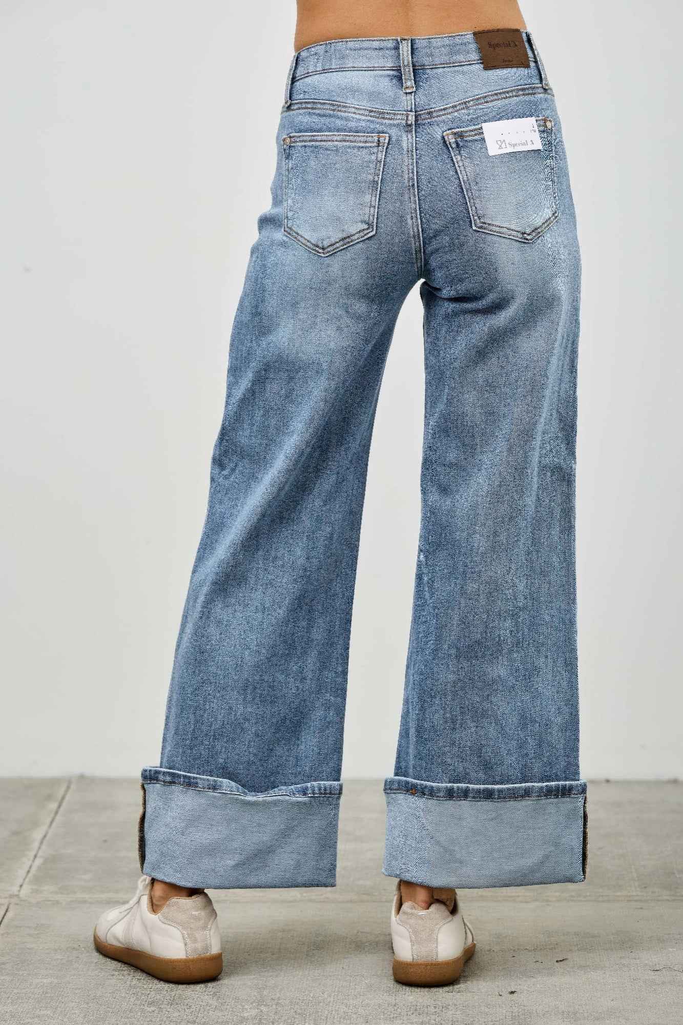 Mid Rise Cuffed Jeans With Stretch