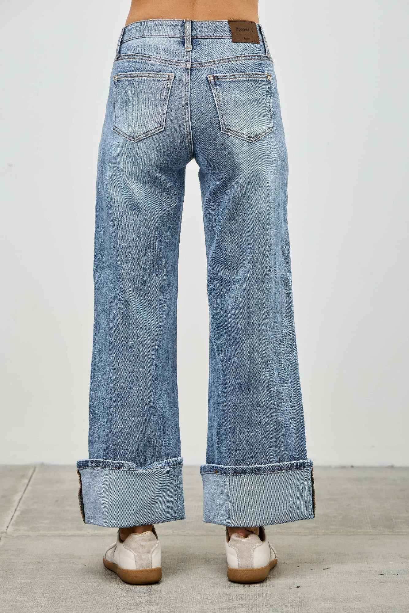 Mid Rise Cuffed Jeans With Stretch