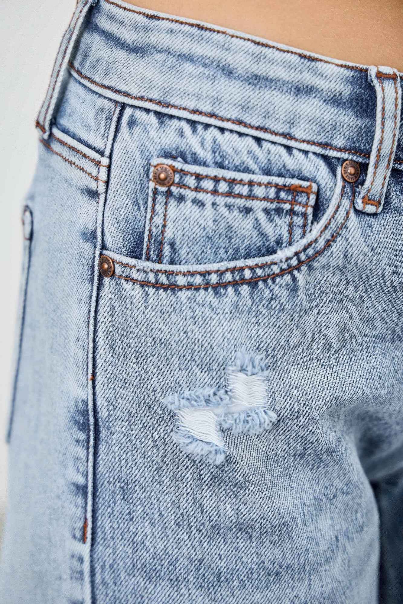 Mid Rise Relaxed Straight With Destroy